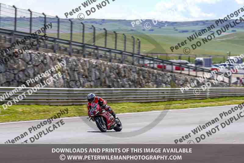 cadwell no limits trackday;cadwell park;cadwell park photographs;cadwell trackday photographs;enduro digital images;event digital images;eventdigitalimages;navarra;no limits trackdays;peter wileman photography;racing digital images;trackday digital images;trackday photos